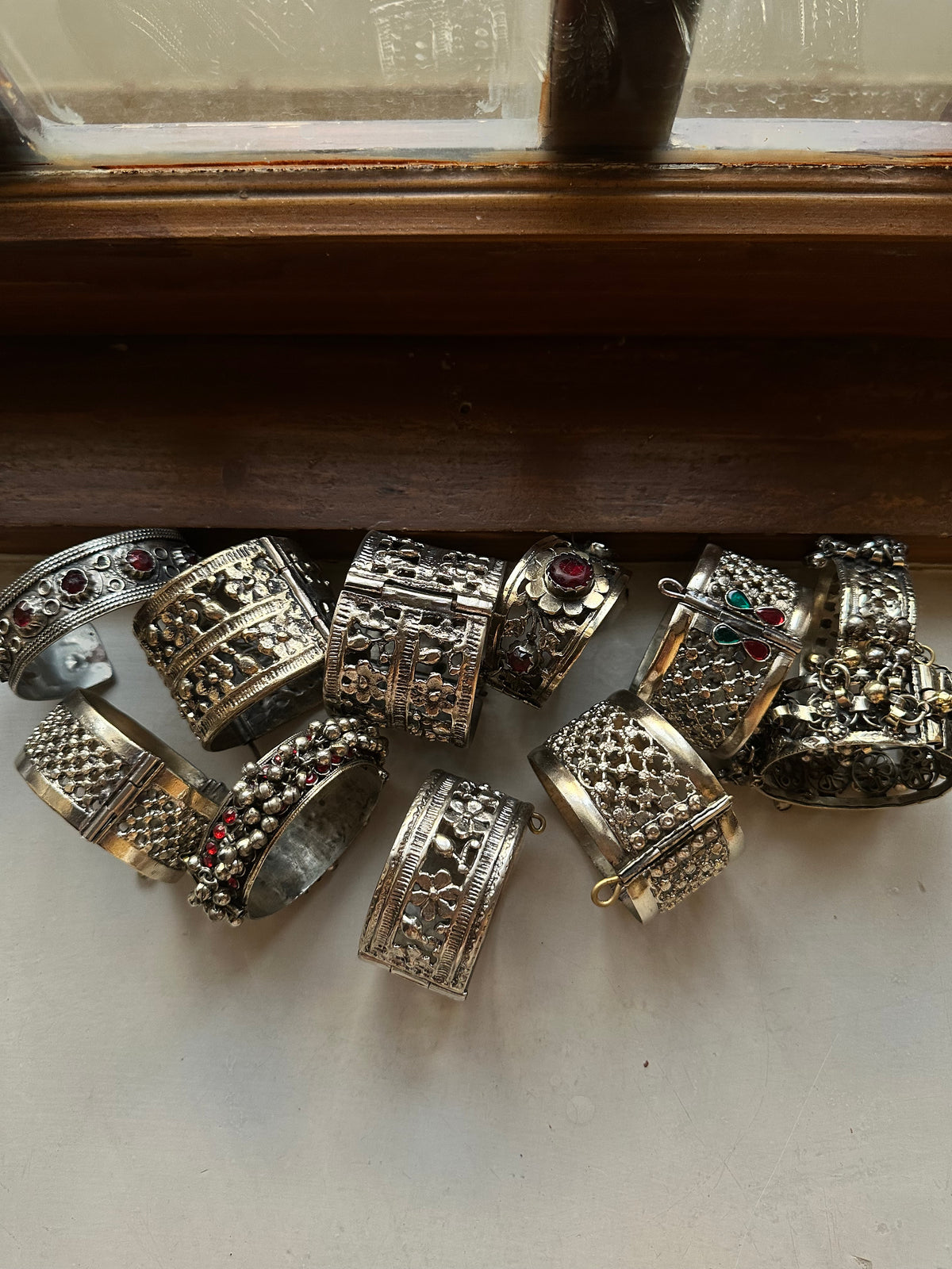 SAAMIYAA VINTAGE HANDCUFF