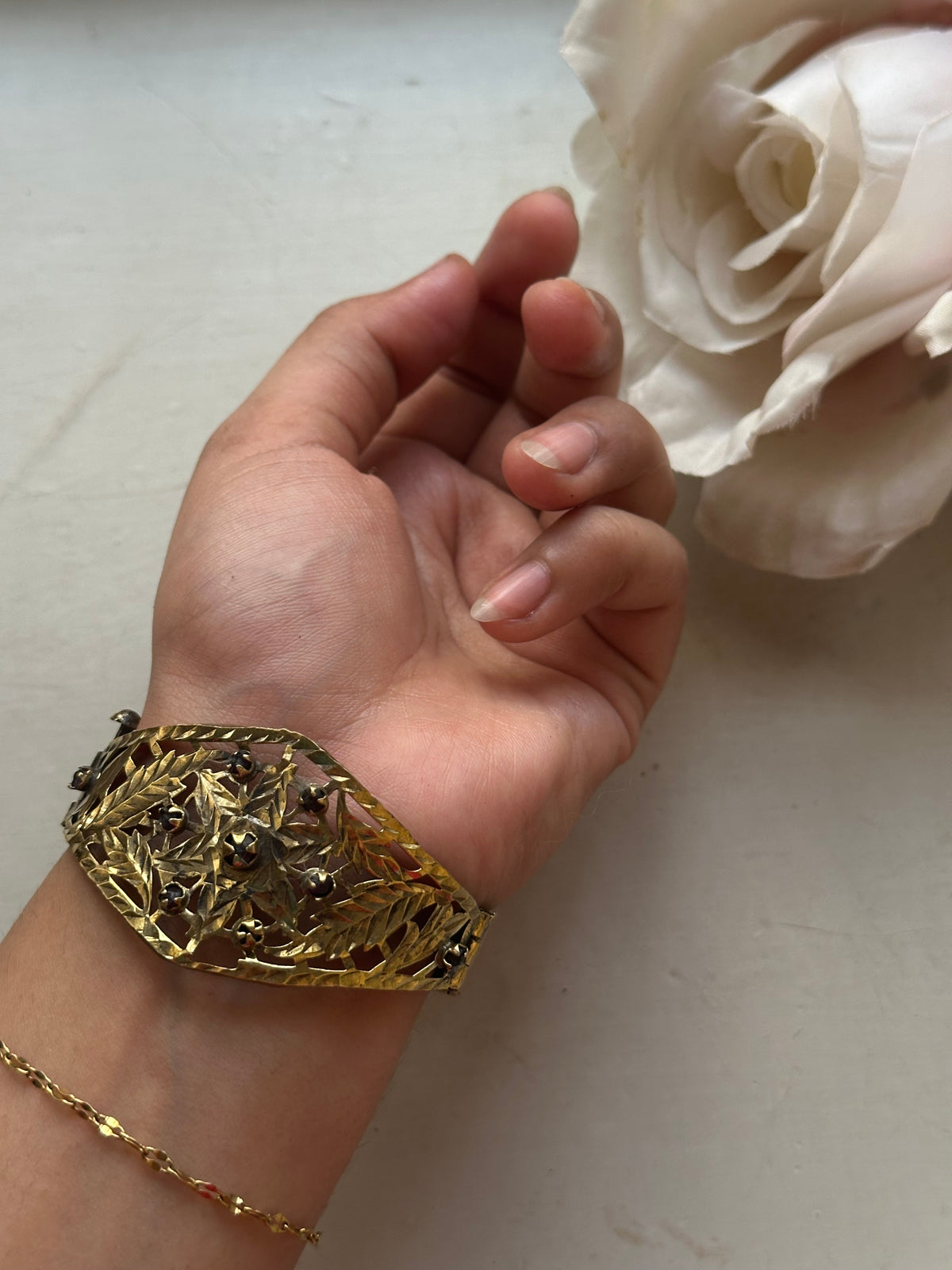 ZARNIGAAR VINTAGE HANDCUFF