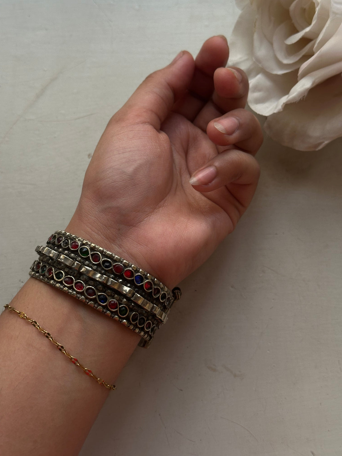 MEENA VINTAGE HANDCUFF