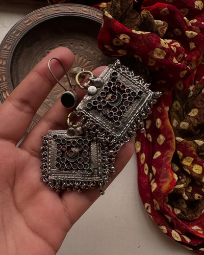 CHOKOR VINTAGE EARRINGS