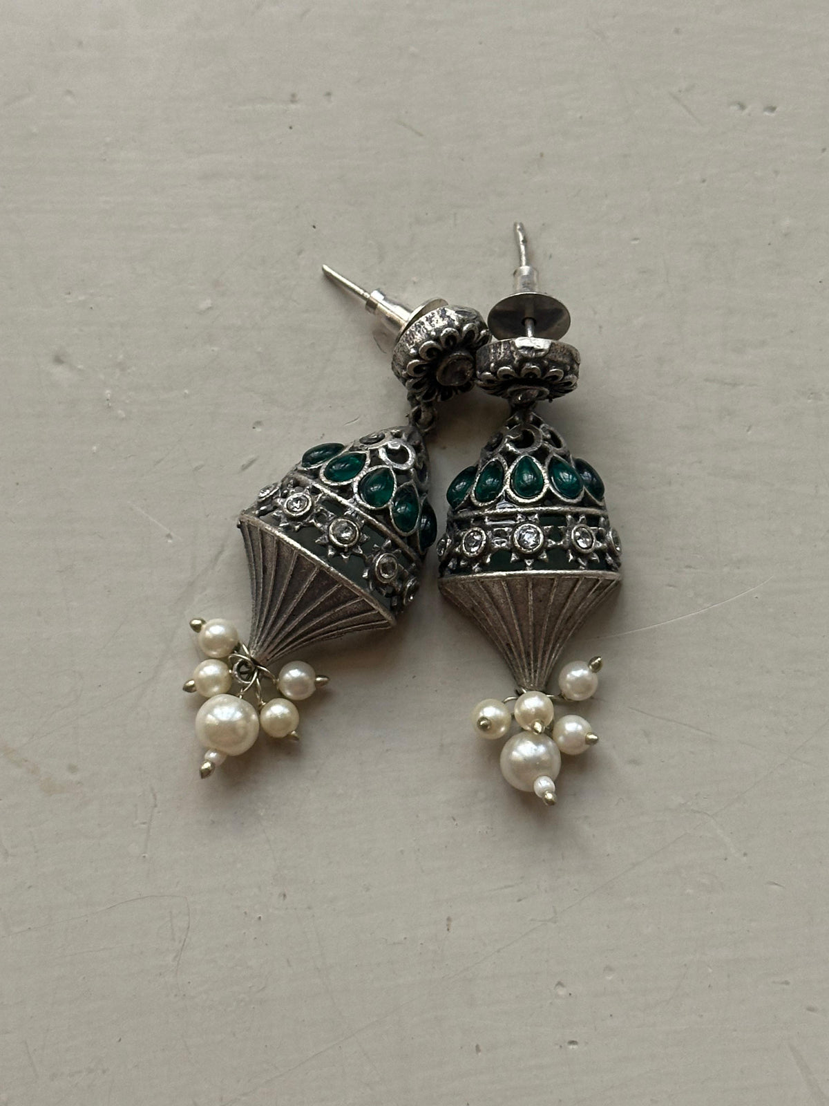NIGAAR  EARRINGS [DARK GREEN STONES]