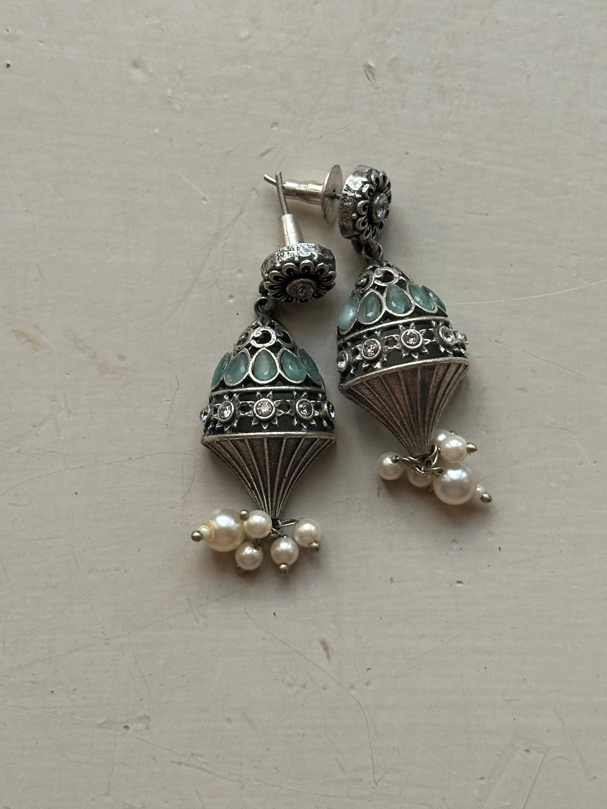 NIGAAR  EARRINGS [MINT GREEN]