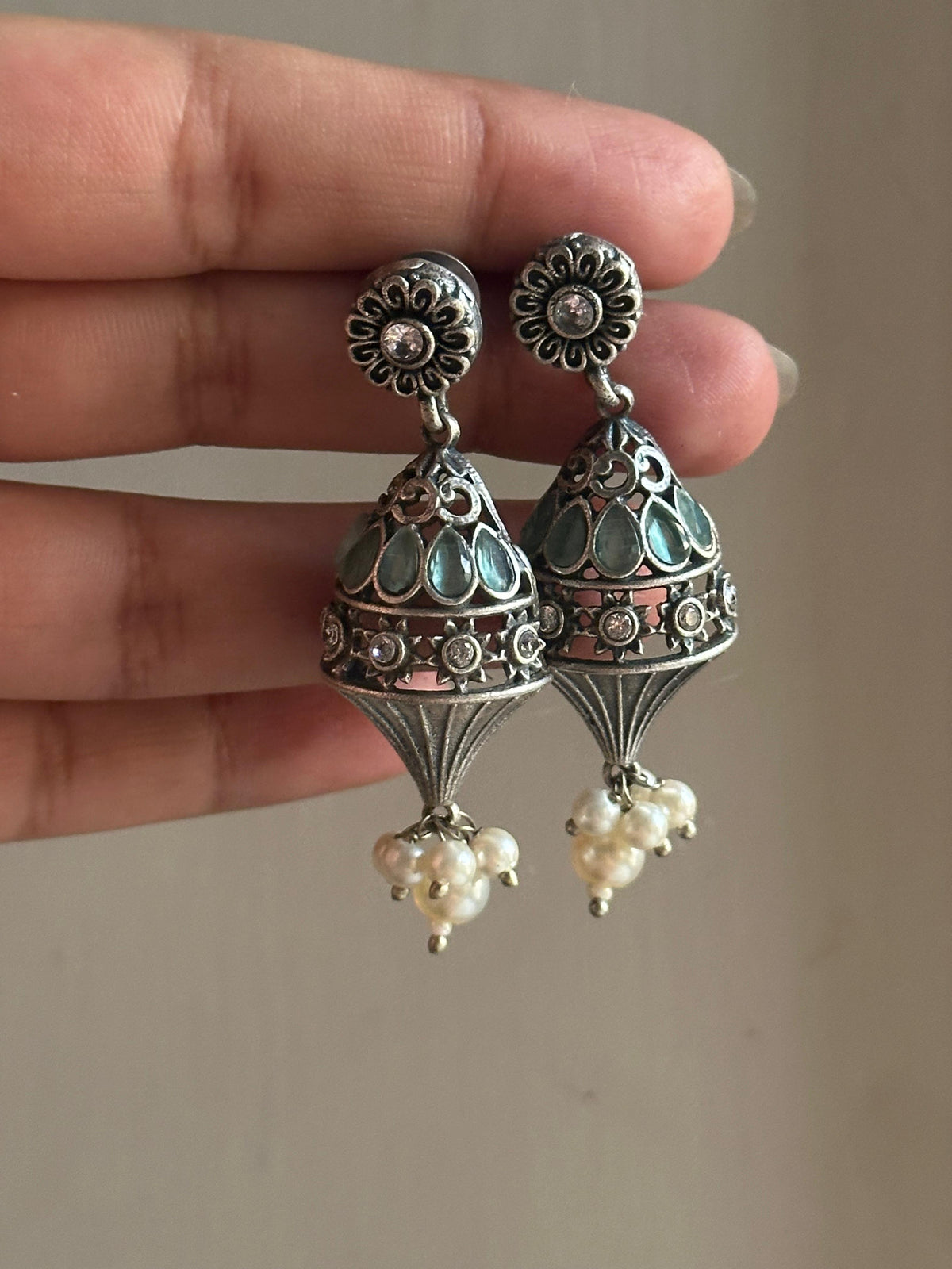 NIGAAR  EARRINGS [MINT GREEN]