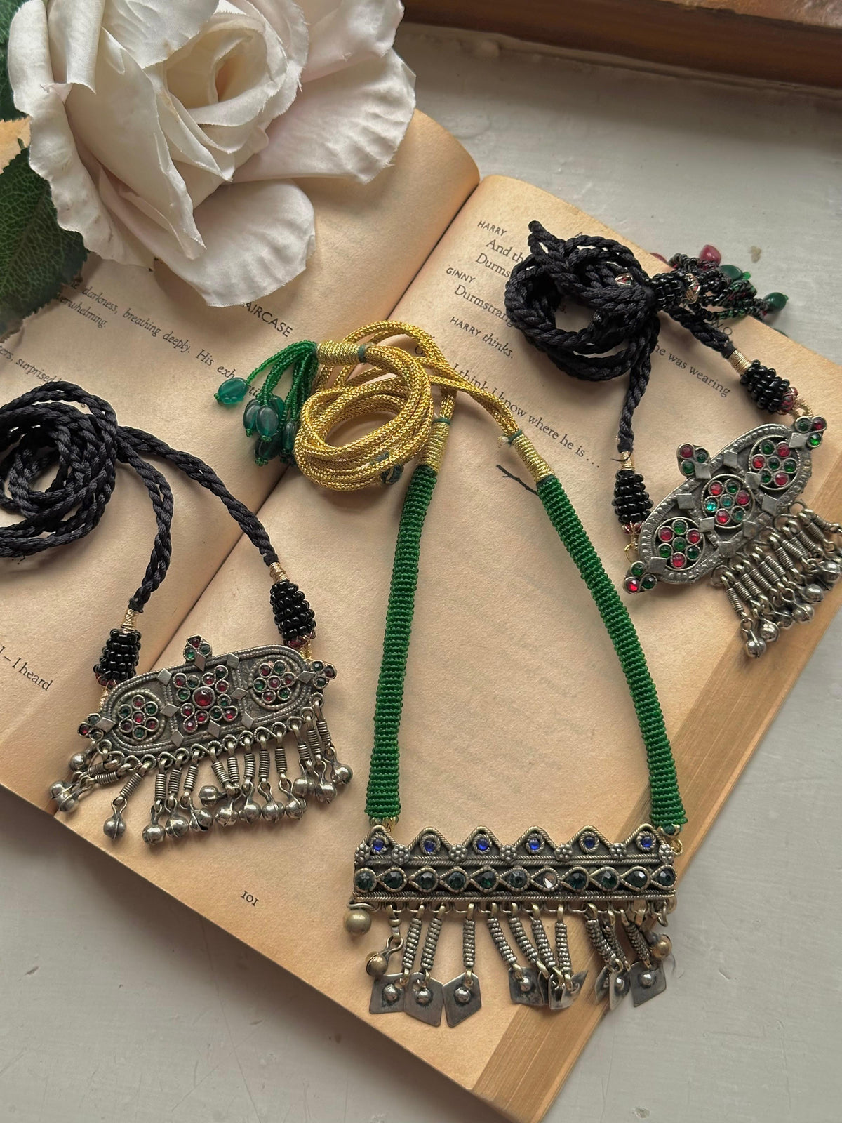 NAHAL VINTAGE CHOKER
