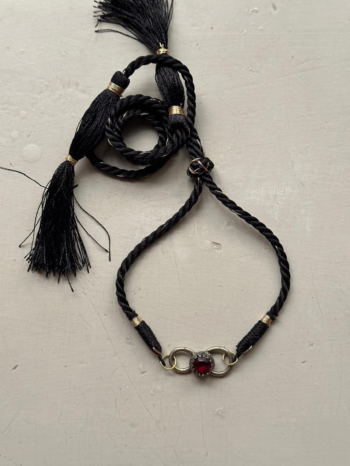 NAZUK VINTAGE CHOKER [RED STONE]
