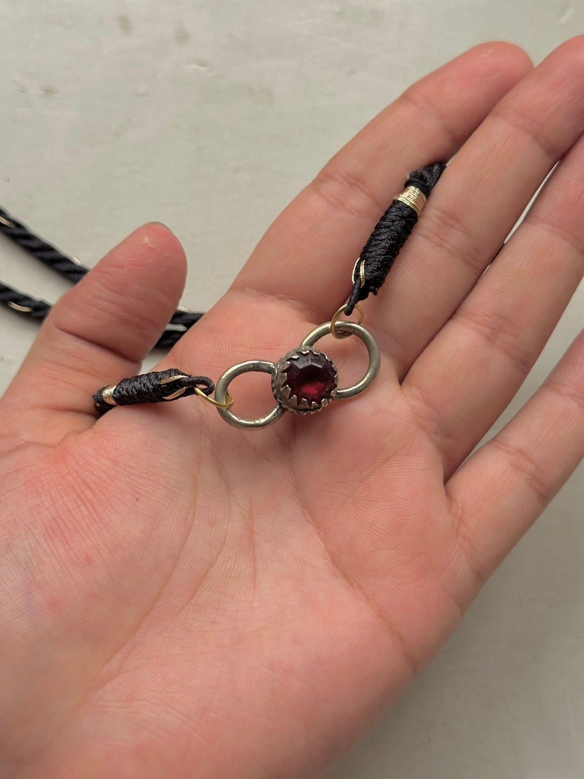 NAZUK VINTAGE CHOKER [RED STONE]