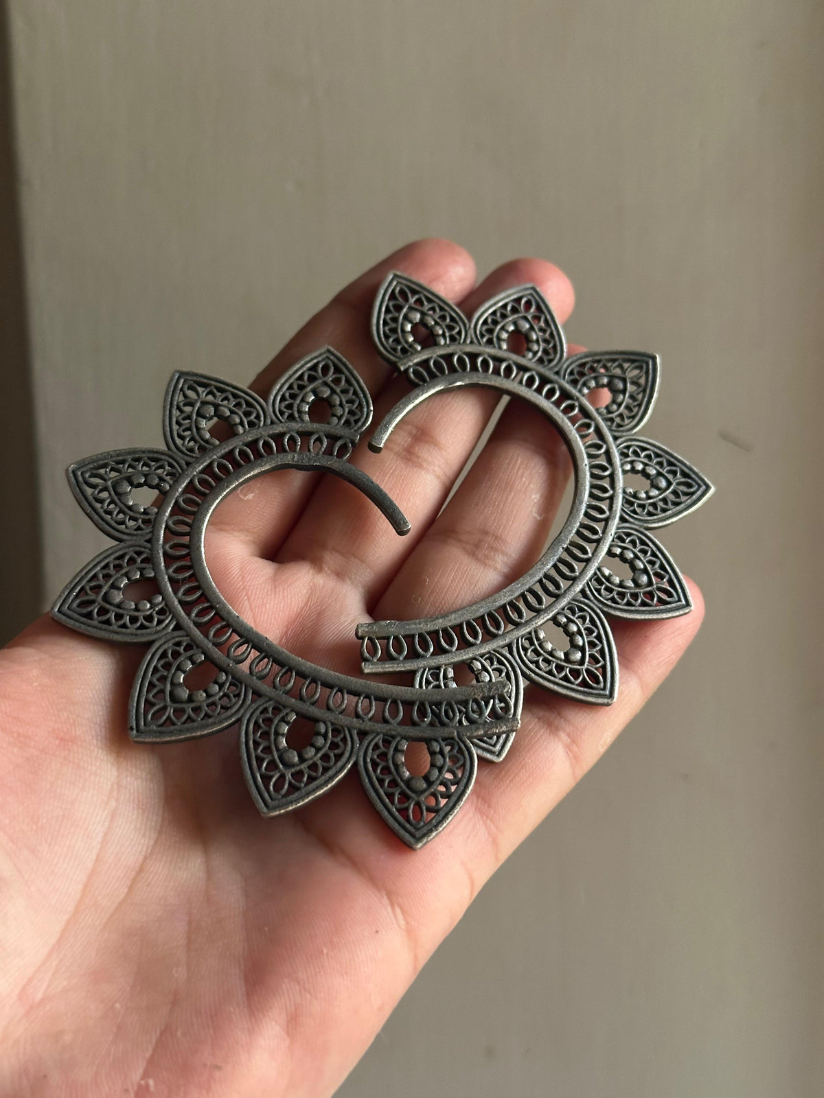 NAQSH ARAA EARCUFFS