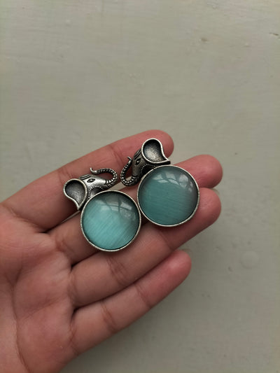 ELEPHANT EARSTUD AQUA BLUE STONE)