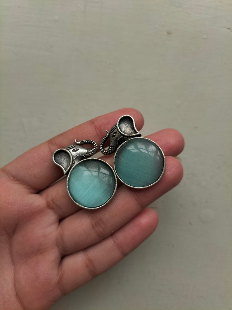 ELEPHANT EARSTUD AQUA BLUE STONE)