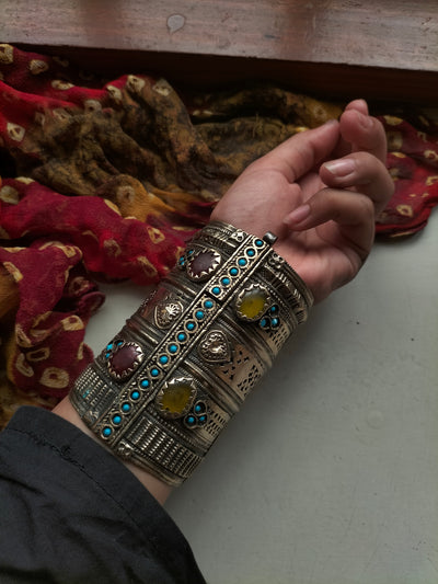 SHAMAA  VINTAGE HAND CUFF