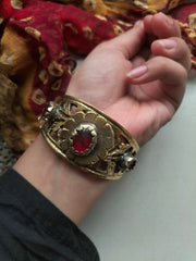 ROSE VINTAGE HANDCUFF