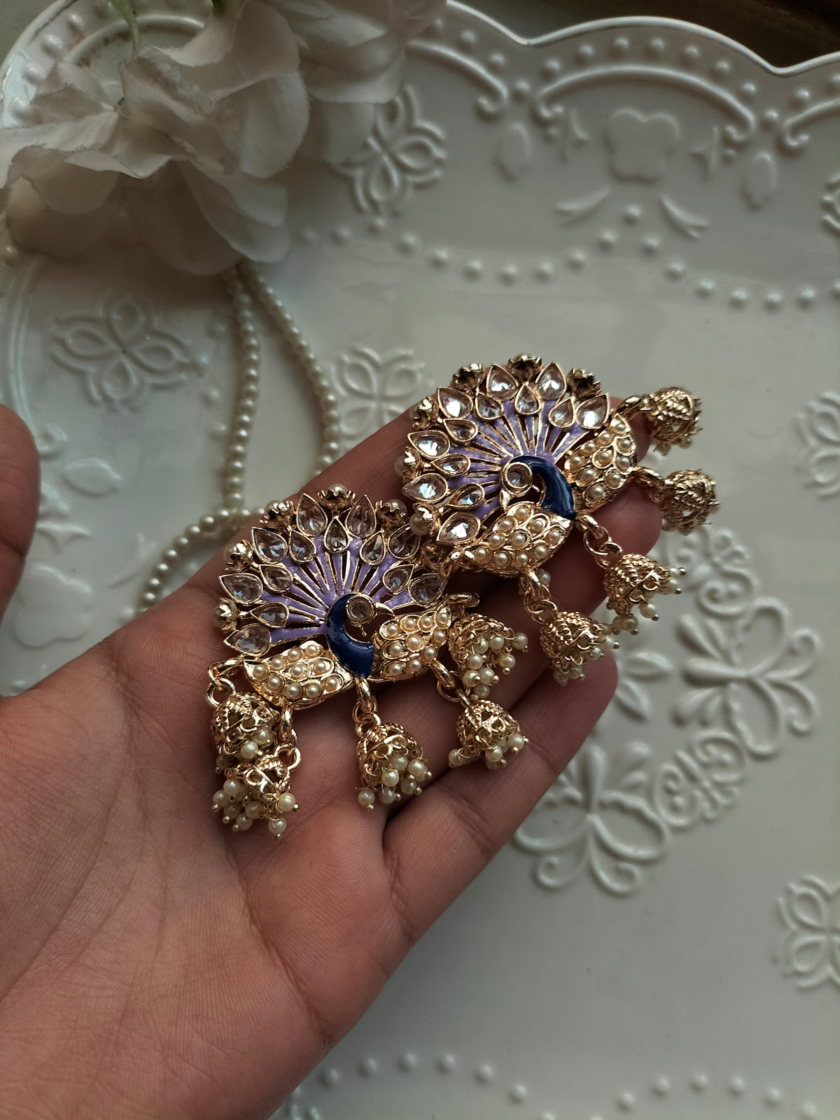 REGAL PEACOCK GLOW (lilac)