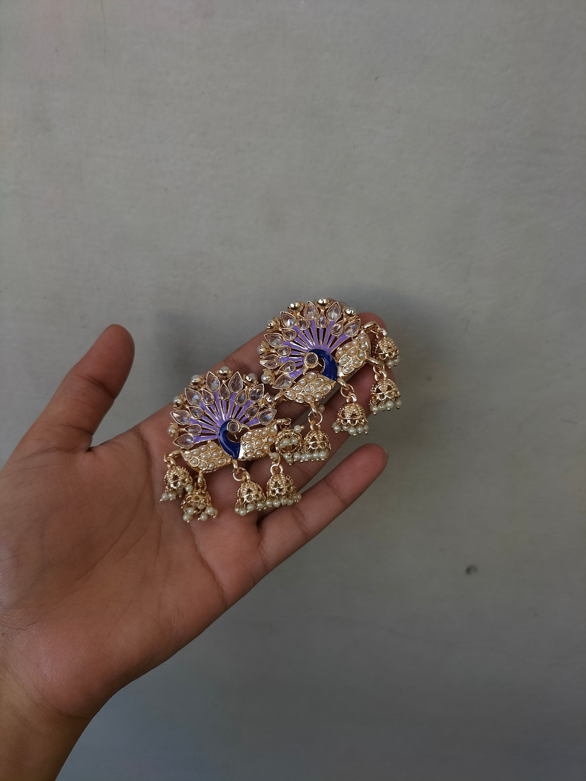 REGAL PEACOCK GLOW (lilac)
