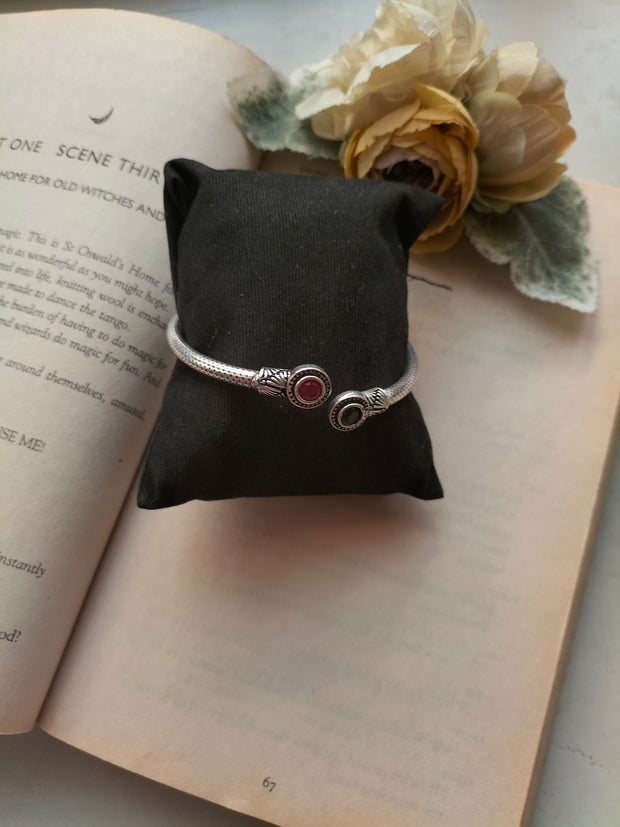 LAYLA HANDCUFF (red stone)