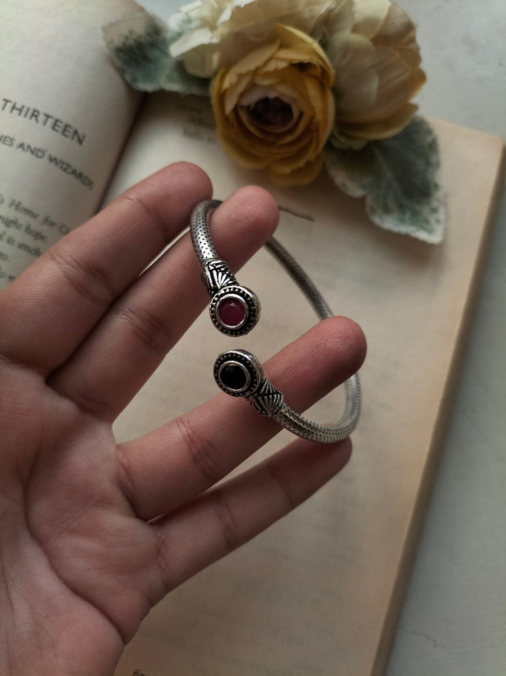 LAYLA HANDCUFF (red stone)