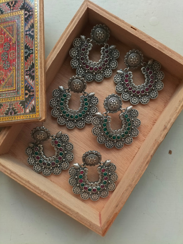AYLAA  EARSTUDS [GREEN STONES]