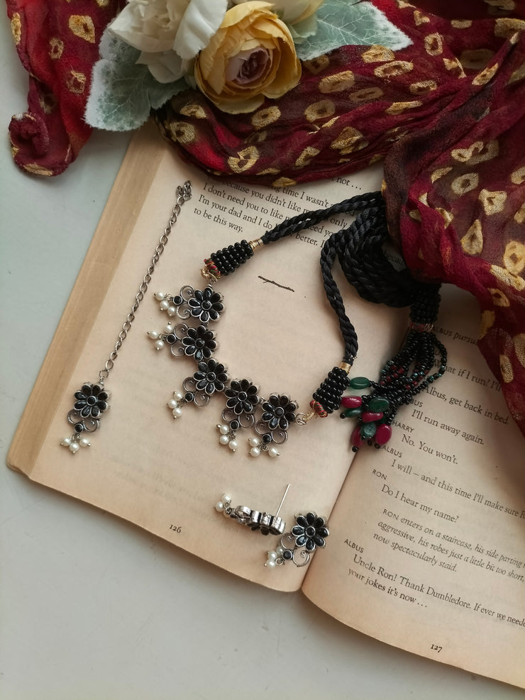 GUL E SIYAAH SET  [Includes neckpiece, a pair of ear studs & a teeka]