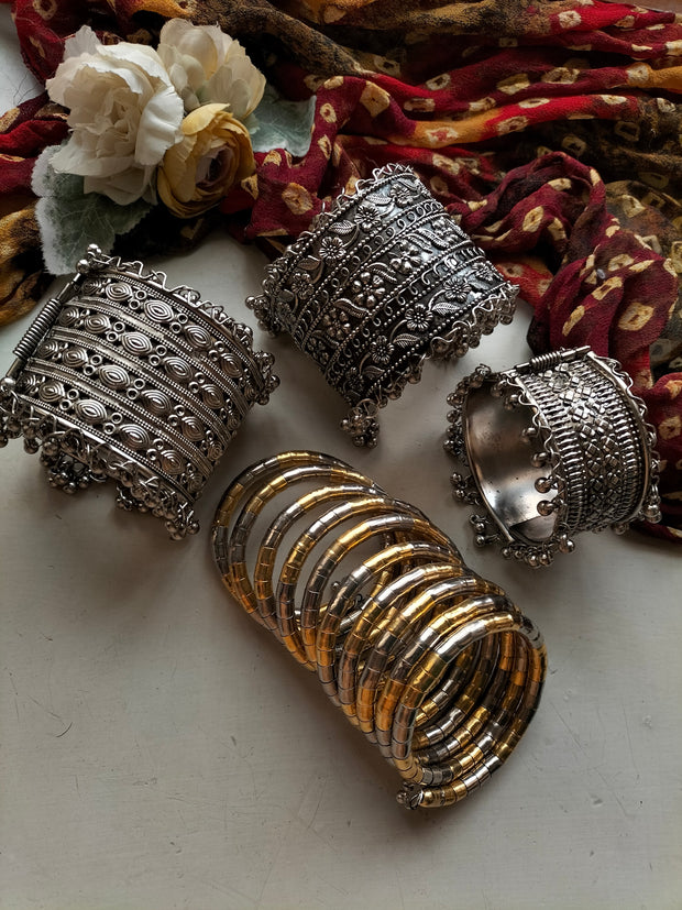 SAMEERA CARVED HANDCUFF