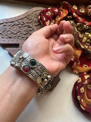ZUNAIRA  VINTAGE  SET [includes choker, jhumka pair and handcuff]