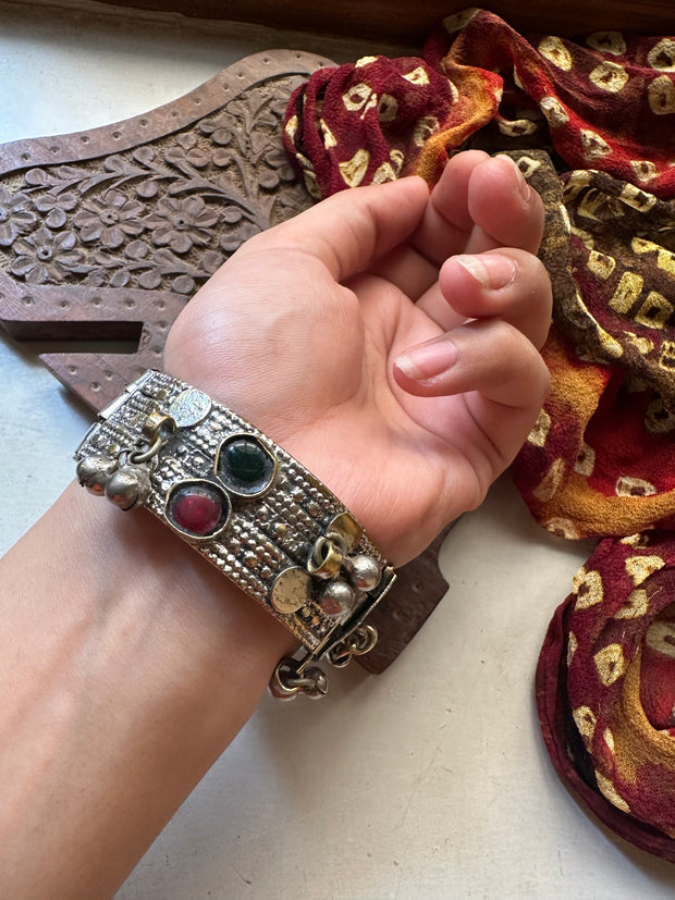 ZUNAIRA  VINTAGE  SET [includes choker, jhumka pair and handcuff]