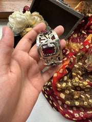 ZEHRAA VINTAGE HANDCUFF