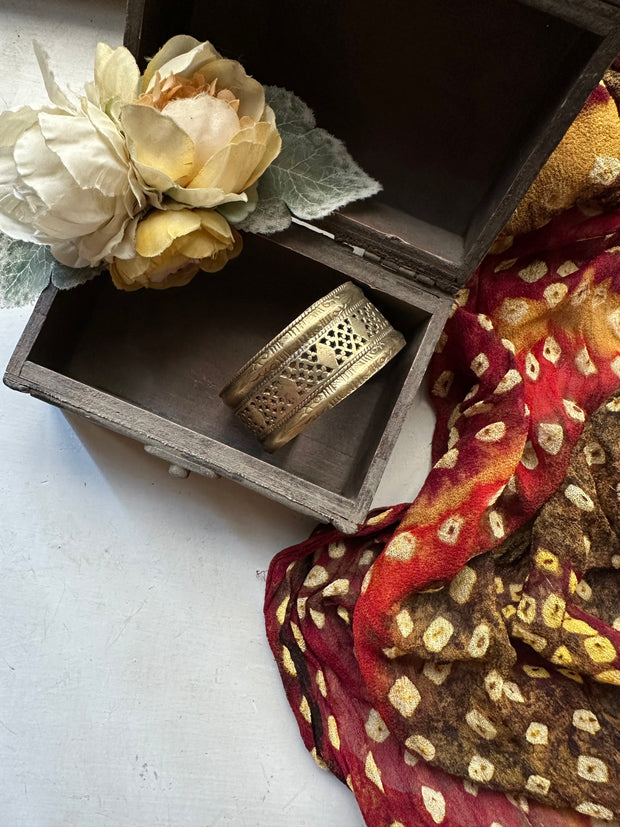 VINTAGE JAAL HANDCUFF