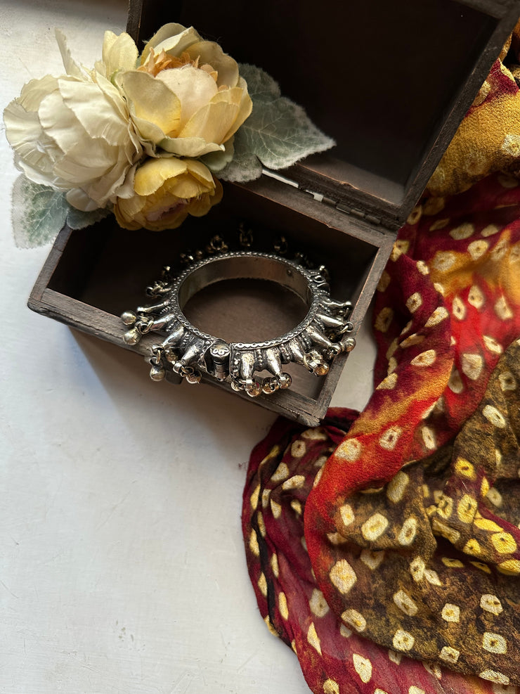 PALWASHA VINTAGE HANDCUFF