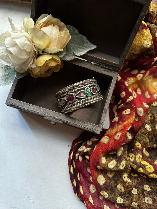 PHOOL PATTI VINTAGE HANDCUFF