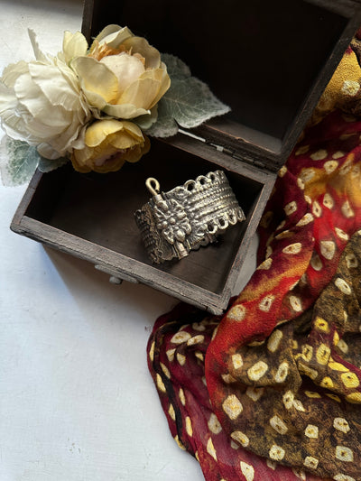 SAHIBAA VINTAGE HANDCUFF