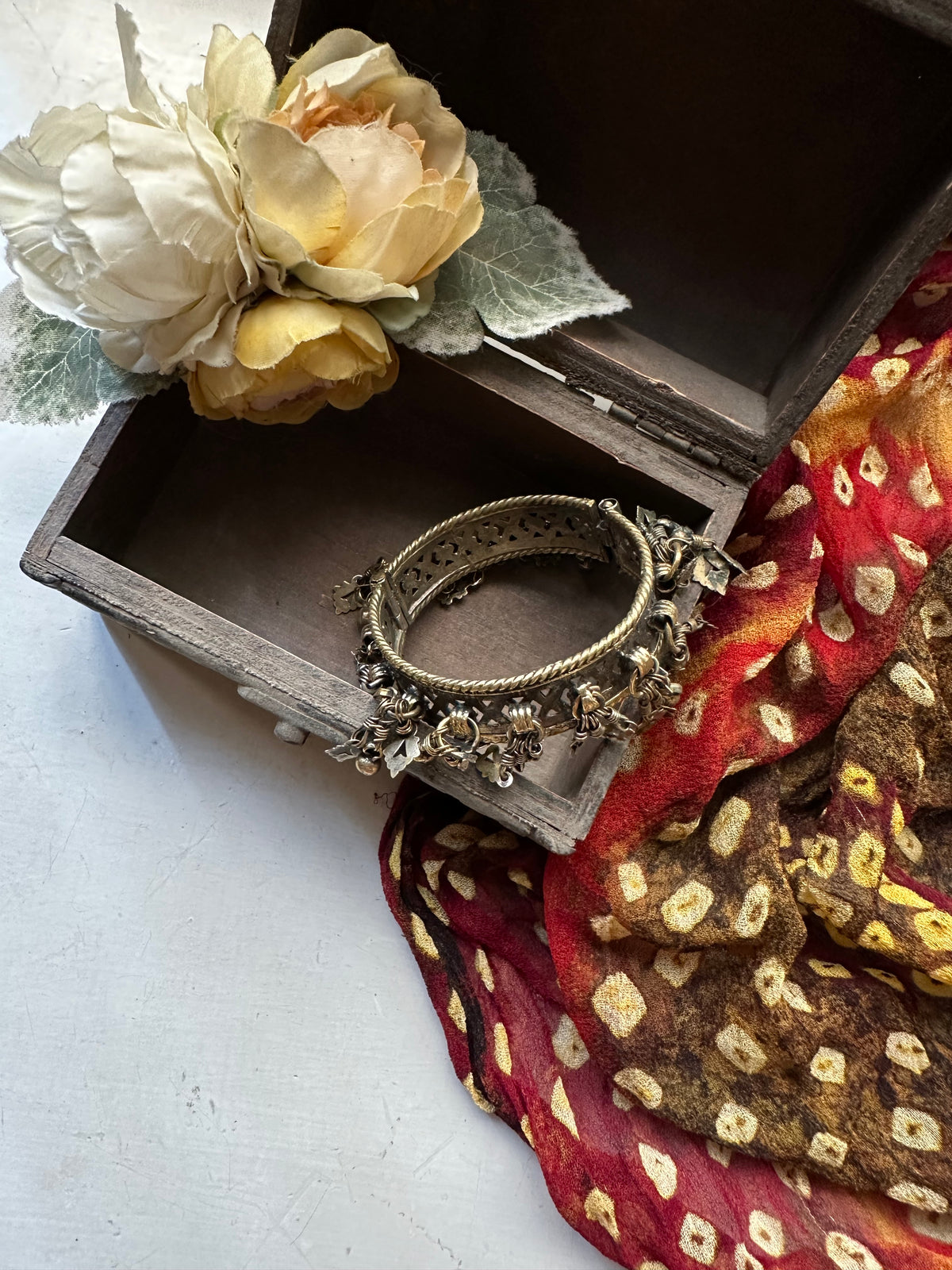 PALWASHA VINTAGE HANDCUFF