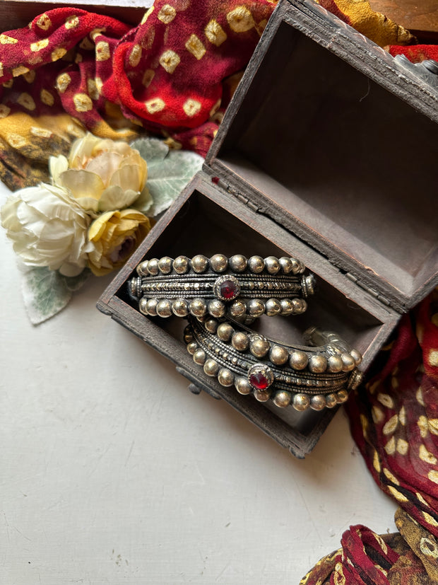 NOOR E VIRASAT VINTAGE HANDCUFF [one cuff ]