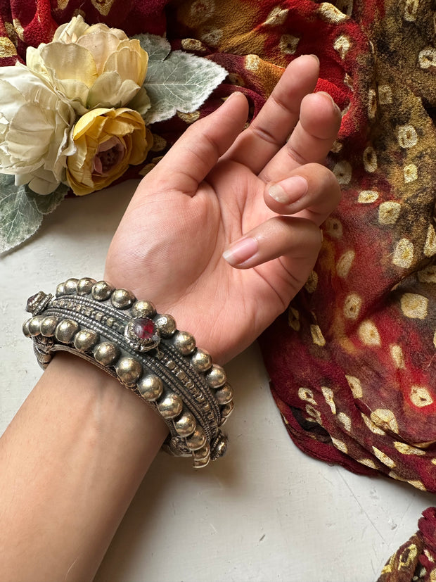 NOOR E VIRASAT VINTAGE HANDCUFF [one cuff ]