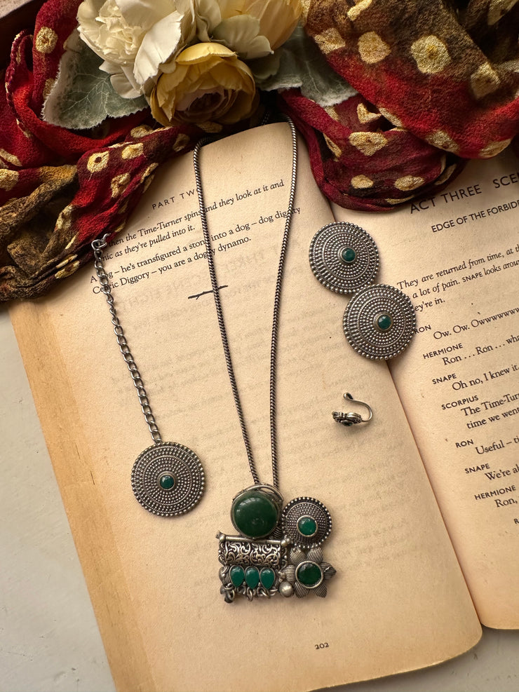 MEHARNAAZ SET [includes choker, earstuds, teeka and nosecuff]