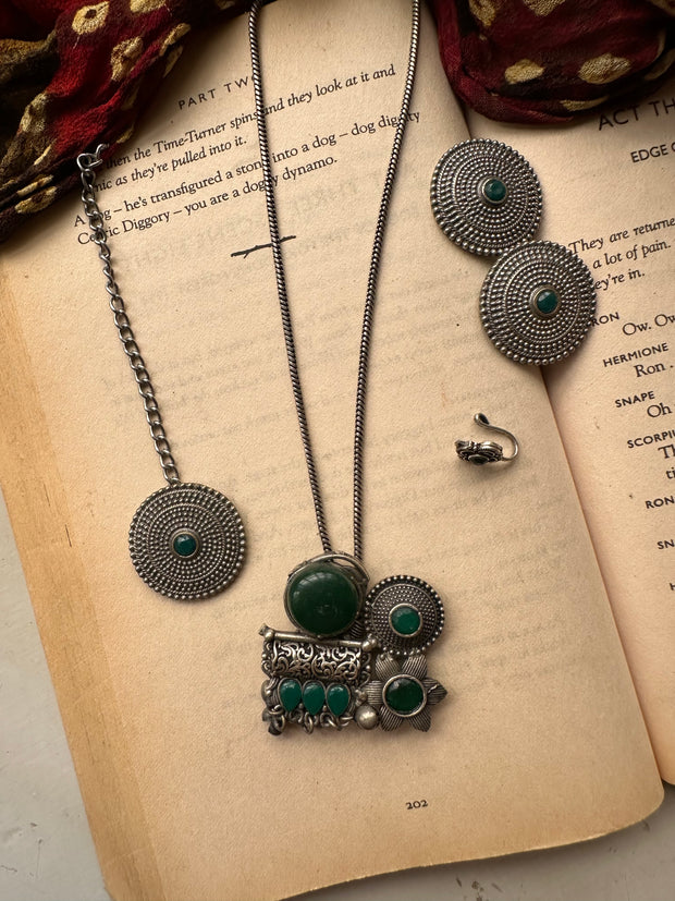 MEHARNAAZ SET [includes choker, earstuds, teeka and nosecuff]