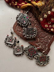 CHOKOR VINTAGE EARRINGS