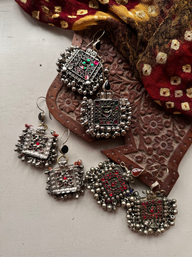 CHOKOR VINTAGE EARRINGS