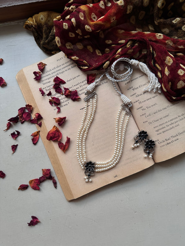 GUL E SIYAH SET [Includes neckpiece and earstuds pair]
