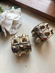 ZARQASH VINTAGE HANDCUFF [RED/BLUE STONE][ONE CUFF]