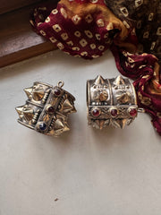 ZARQASH VINTAGE HANDCUFF [RED/BLUE STONE][ONE CUFF]