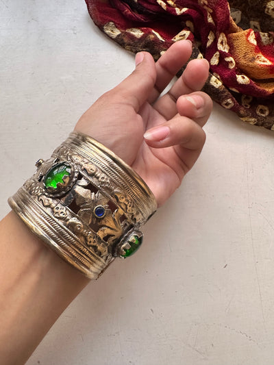 ZARMINAY VINTAGE HANDCUFF