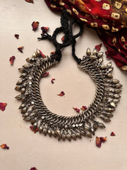 MEHEROONAA VINTAGE CHOKER