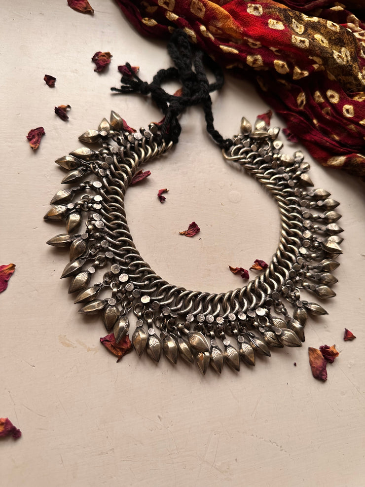 MEHEROONAA VINTAGE CHOKER