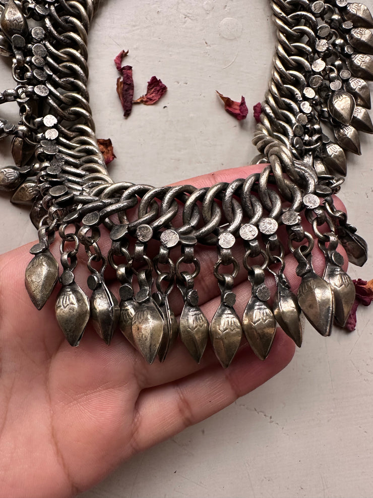 MEHEROONAA VINTAGE CHOKER