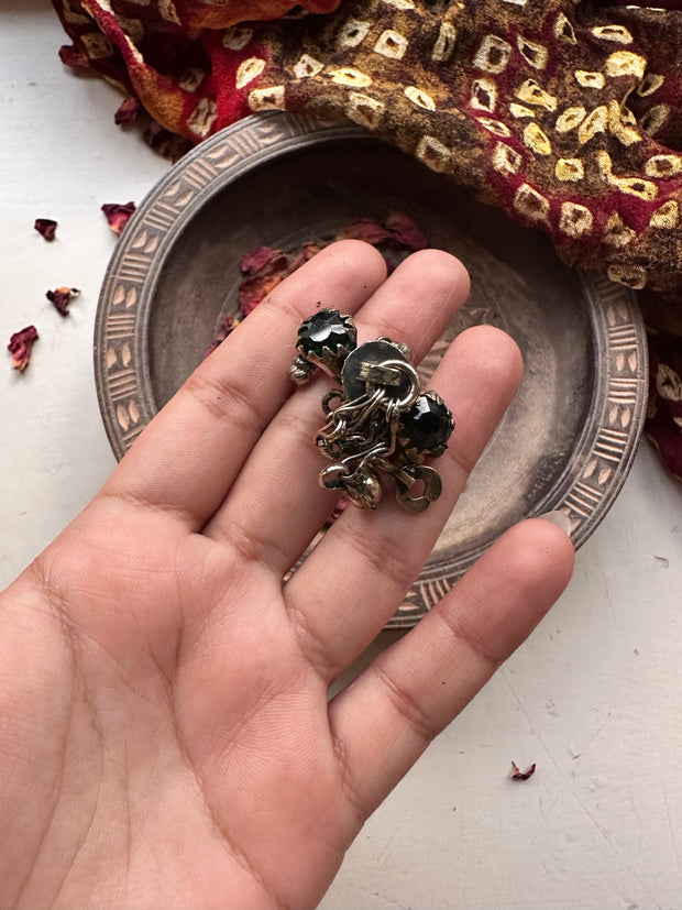 NAFEESA VINTAGE RING GREEN STONES]