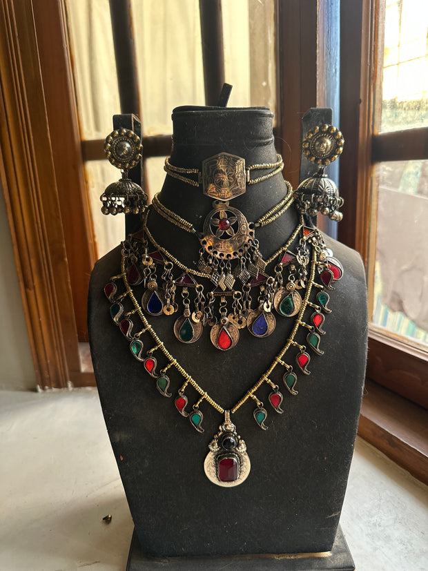 ZARMEENA VINTAGE CHOKER [RED STONE]