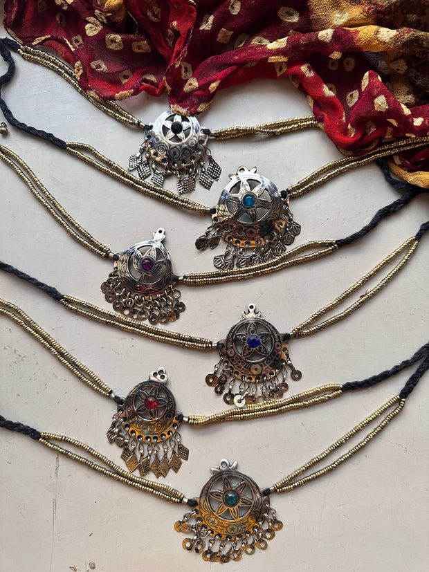 ZARMEENA VINTAGE CHOKER [BLUE STONE]