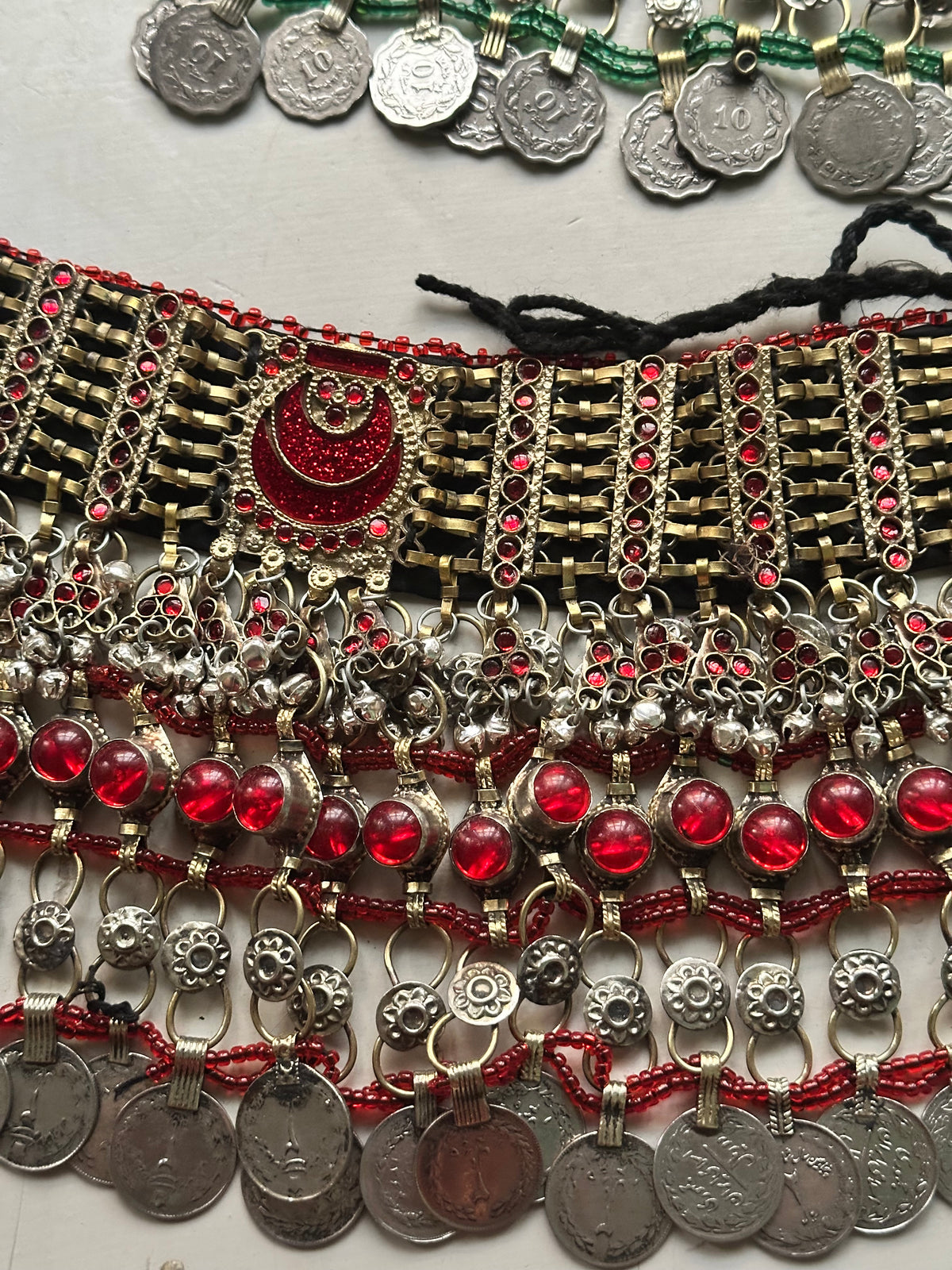 SHAHBANO VINTAGE CHOKER [RED STONE]