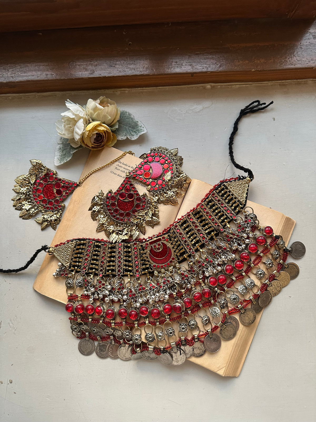 SHAHBANO VINTAGE SET [RED STONE][INCLUDESS CHOKER AND EARRIBGS]