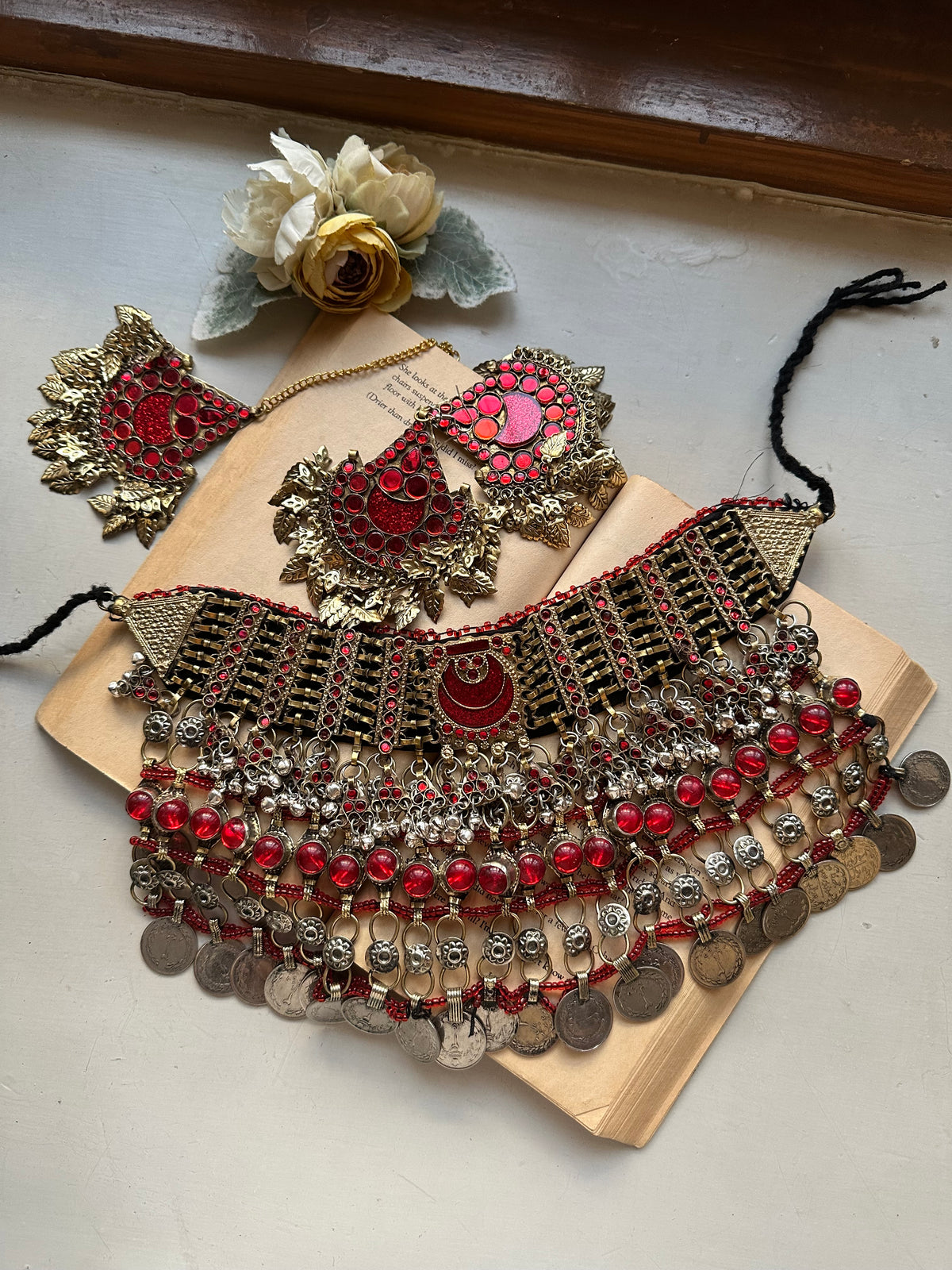 SHAHBANO VINTAGE SET [RED STONE][INCLUDESS CHOKER AND EARRIBGS]