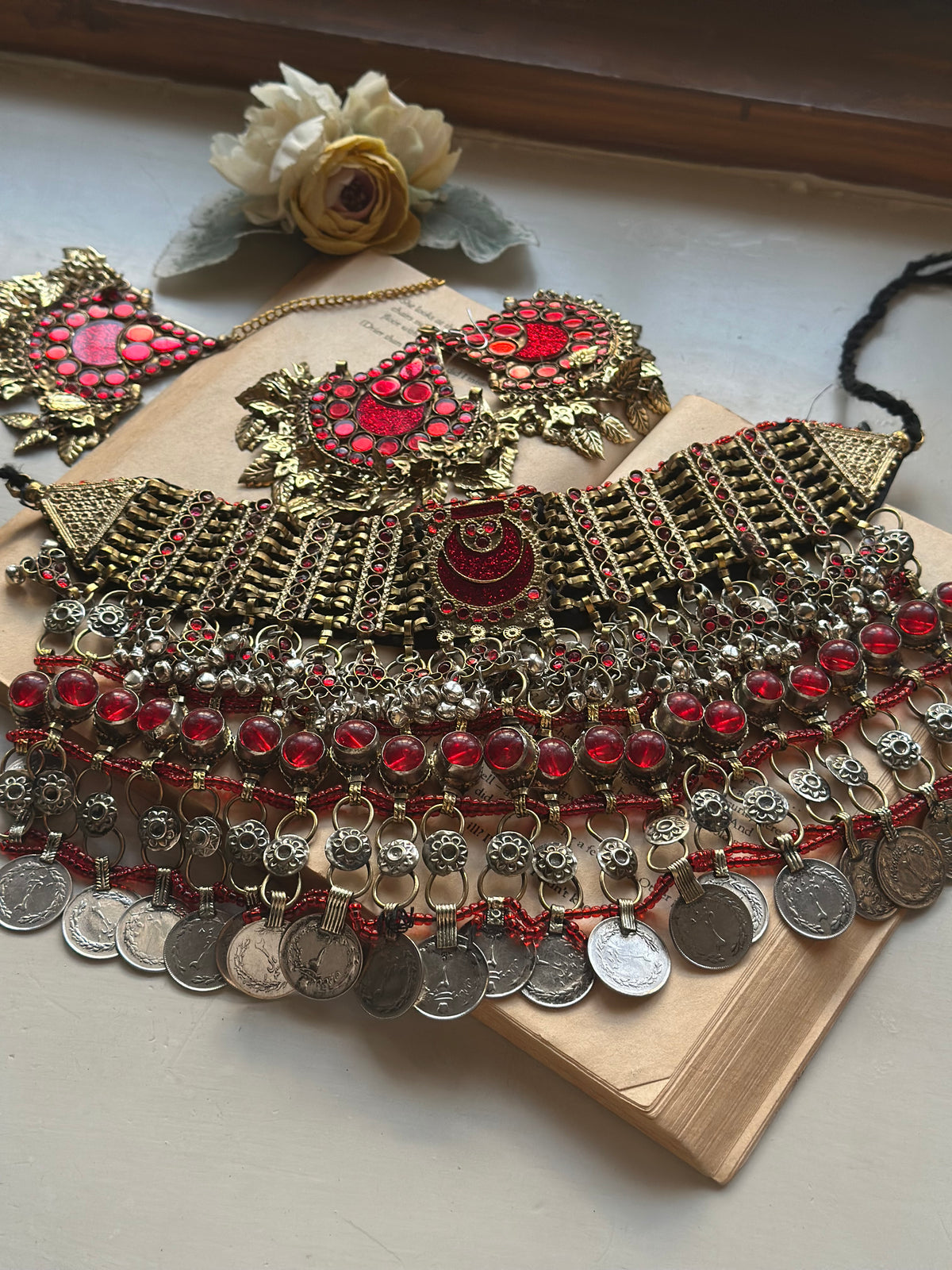 SHAHBANO VINTAGE SET [RED STONE][INCLUDESS CHOKER AND EARRIBGS]